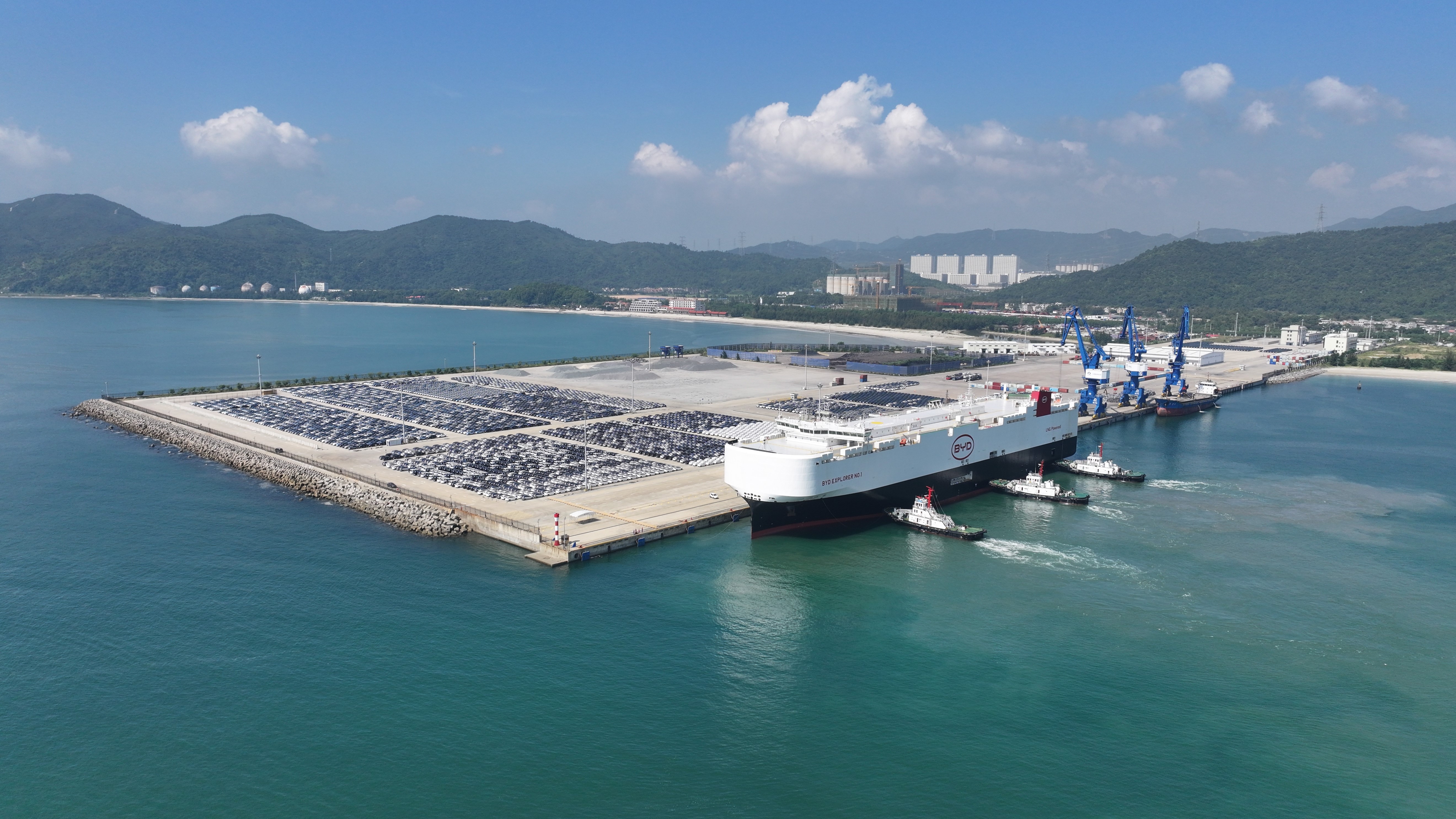 深圳港小漠港區(qū)汽車(chē)今年累計(jì)出口超5萬(wàn)輛